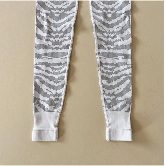 Nux Zebra Print Seamless 7/8 Leggings - Picture 3 of 5